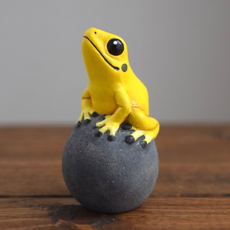 石の上にもモウドクフキヤガエル - 擺飾/家飾品 - 其他材質 黃色