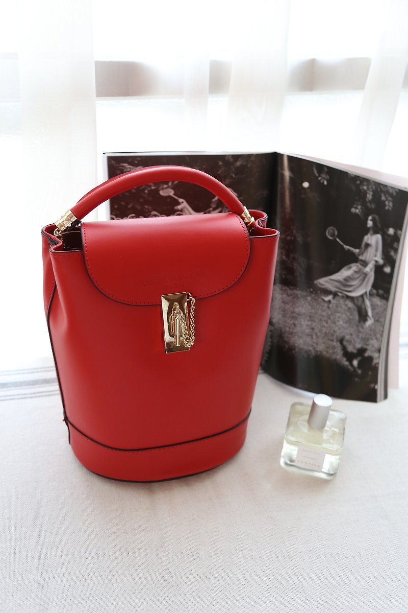 SUSIE Poppy Red Back Shoulder Dorsal Shoulder Shoulder Bags - กระเป๋าเป้สะพายหลัง - หนังแท้ สีแดง