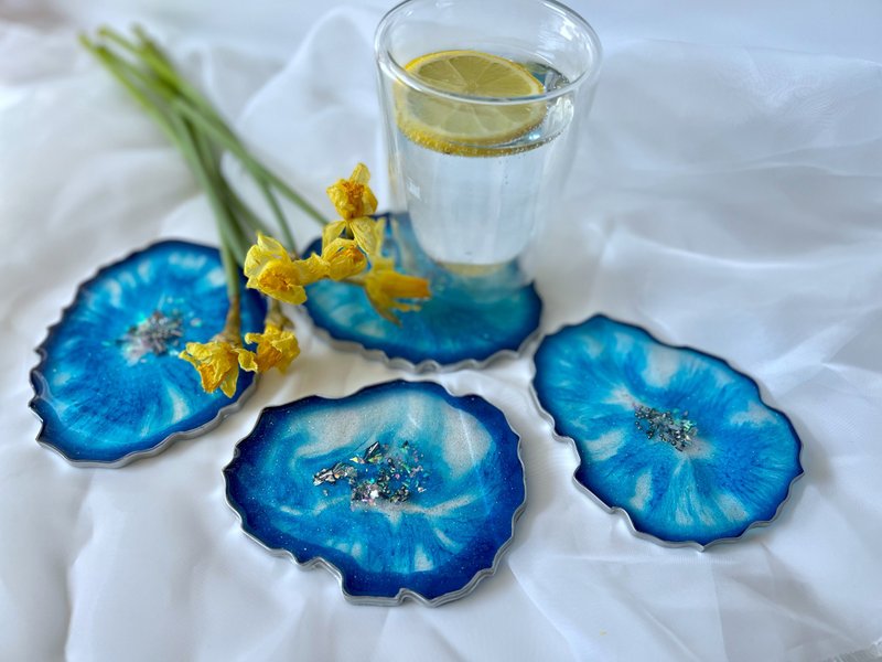 Aizen Blue agate geode coaster for table ware. 廚房收納 樹脂畫 杯墊 結婚禮物 茶具 托盤 喬遷禮物 藍染 - 杯墊 - 樹脂 藍色