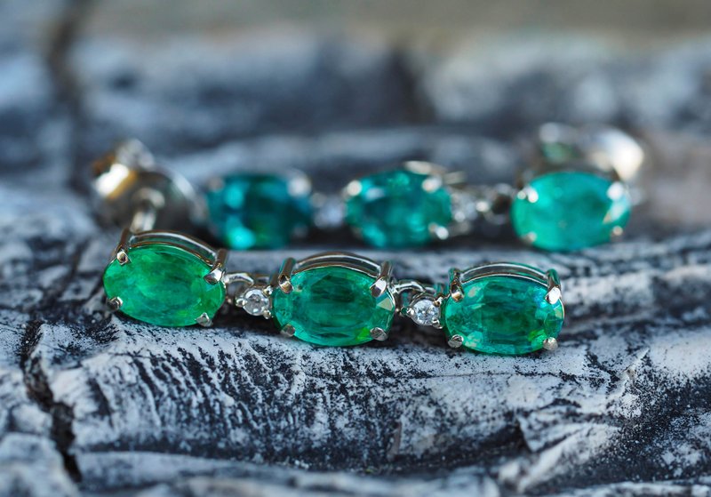 14k gold earrings studs with oval emeralds - 耳環/耳夾/耳骨夾 - 貴金屬 橘色