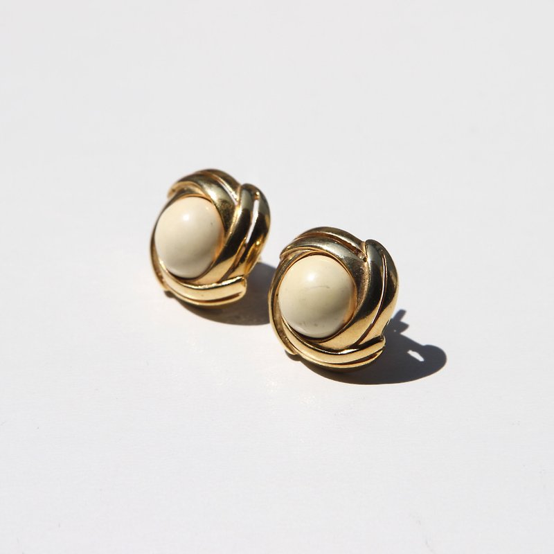 【蛋植物古着】昭和復古夾式金屬古董耳環 - 耳環/耳夾 - 聚酯纖維 金色