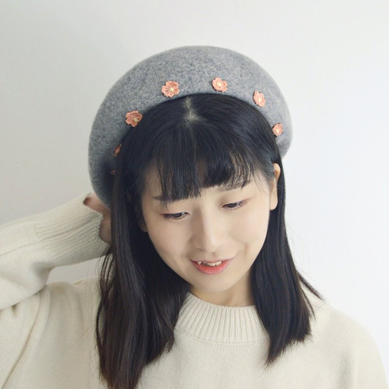 Flower beret, hair painter, hat, literary hat - Hats & Caps - Wool Gray