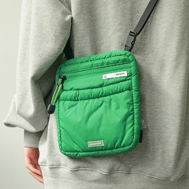 Waooo co-branded Japanese single shoulder bag autumn and winter air down bag bright green - Messenger Bags & Sling Bags - Other Man-Made Fibers Green