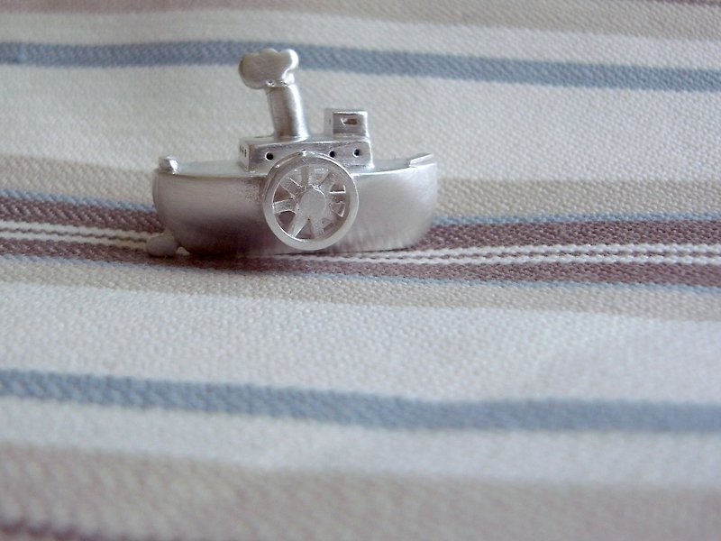 Silver Vintage Ocean Liner--Sterling Silver--Pendant Necklace with Wax Rope - สร้อยคอ - เงิน สีเทา