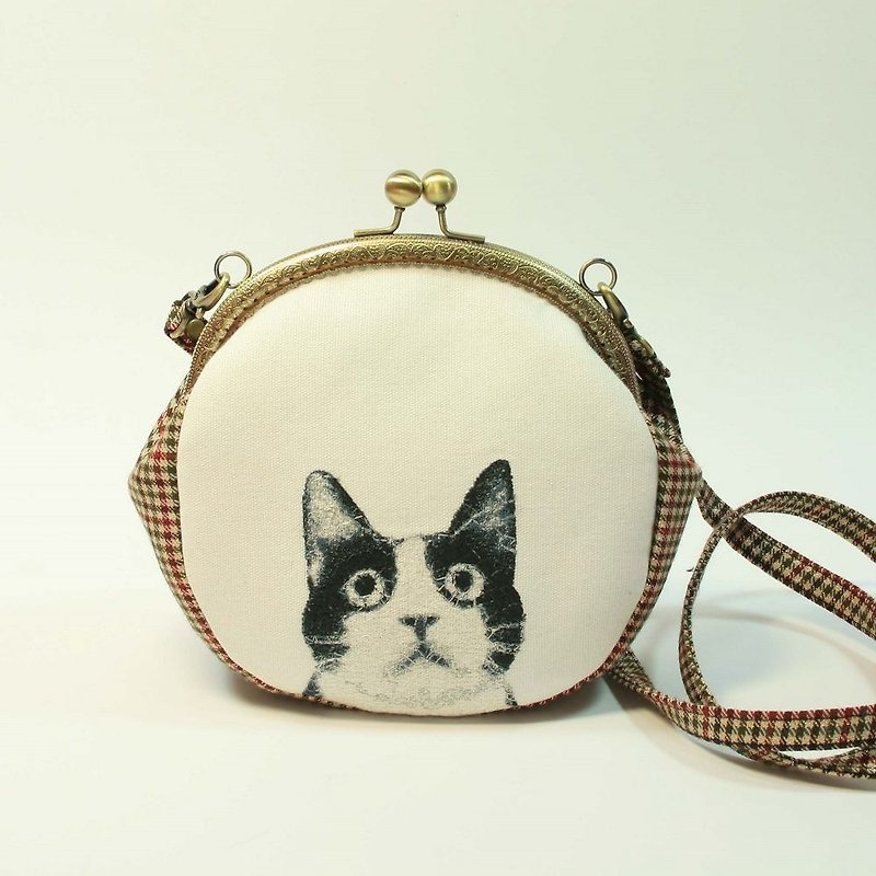 Embroidered 16cm U-shaped gold cross-body bag 05-black and white cat - Messenger Bags & Sling Bags - Cotton & Hemp Brown