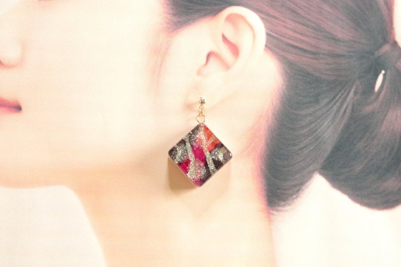 Resin Art Square Earrings - Illusory Twilight - ต่างหู - เรซิน สึชมพู