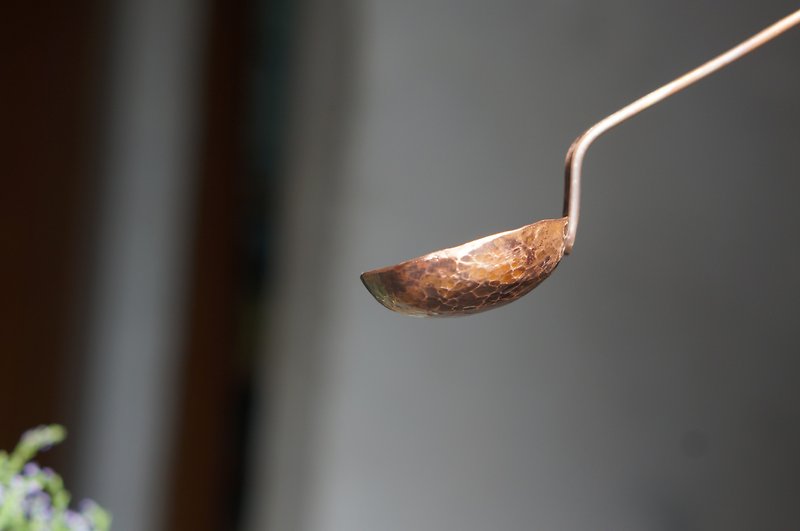 Hand hammered round Bronze spoon long coffee bean spoon powder spoon - ช้อนส้อม - โลหะ สีนำ้ตาล