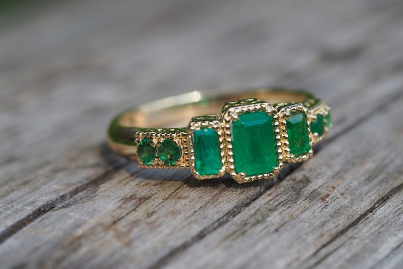 14k  gold ring with emeralds - แหวนทั่วไป - เครื่องประดับ สีทอง