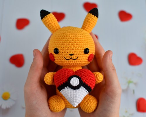 Sweet sweet heart Pikachu plush with heart / Gift pokemon fan