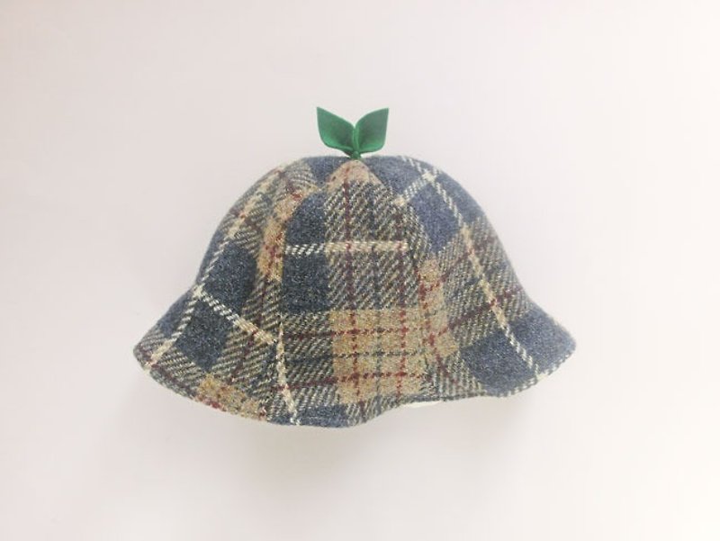 SALE! Grow Up! Wool Leaf Hat with Harris Tweed / Grey 46cm - ผ้ากันเปื้อน - ขนแกะ สีเทา