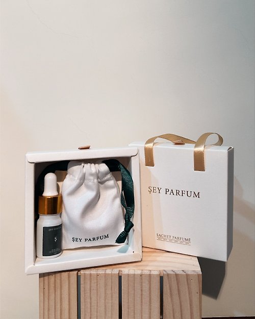 Şey Parfum 獨立手工調香品牌 【持香超過 100 天】車用 衣櫃香氛包+5ml 補充液禮盒 - 7 種香味