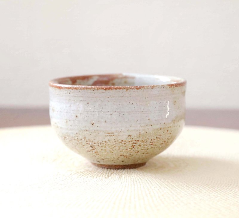 白釉と赤荒土のお湯のみ - 碗 - 陶 白色