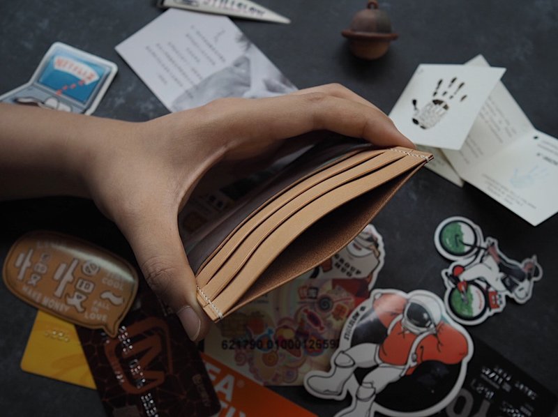 隨身悠遊卡夾卡包卡套 純手工牛皮 客製化刻字禮物 訂製顏色款式 - 錢包/皮夾/長短夾 - 真皮 多色