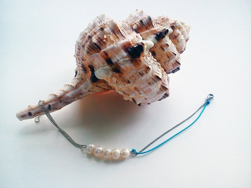 Sea Breeze series of in-house designed freshwater pearl bracelet - สร้อยข้อมือ - โลหะ สีน้ำเงิน