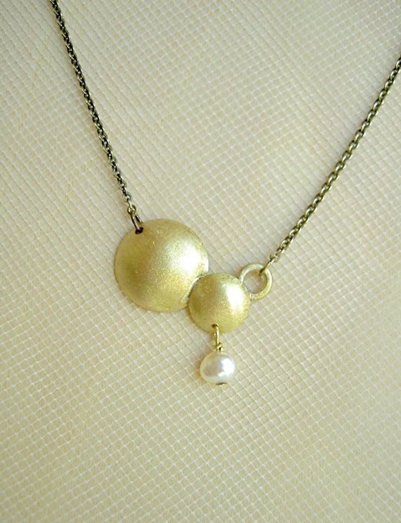 月と真珠１ - ネックレス - 金属 ゴールド