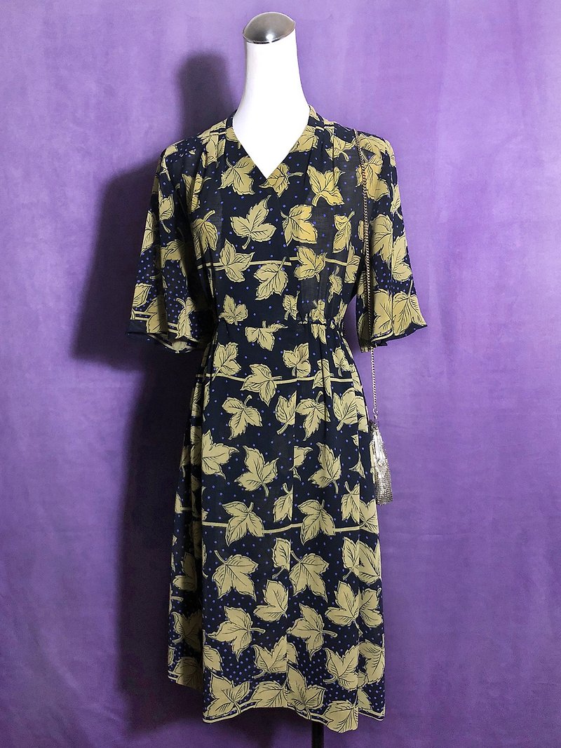 Leaf dot wide arc sleeve vintage dress / abroad bring back VINTAGE - One Piece Dresses - Polyester Black