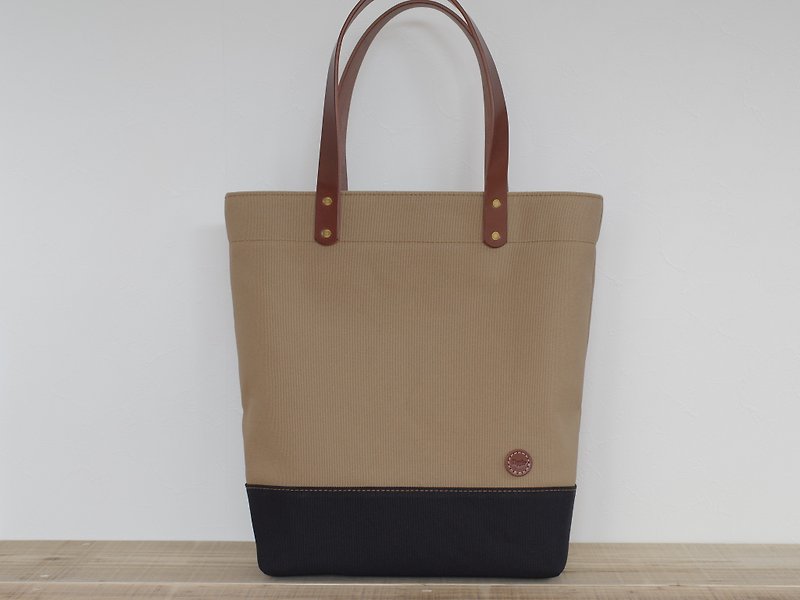 Leather handle canvas A4 vertical tote bag mushroom x black - Handbags & Totes - Cotton & Hemp Black