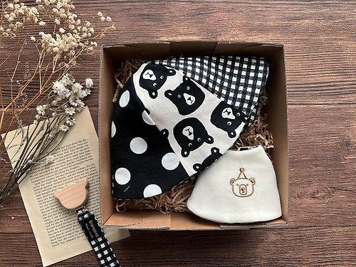 DOMOMO 刺繡黑熊 圍兜 寶寶帽子 彌月禮盒組 3色