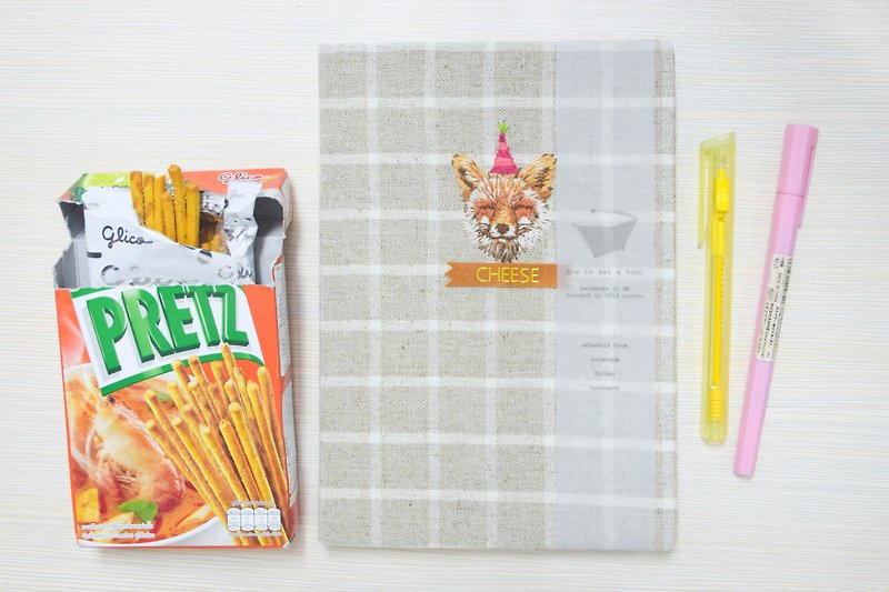 How to eat a bowl handmade cloth book / cover custom embroidery samples - a small fox / - สมุดบันทึก/สมุดปฏิทิน - ผ้าฝ้าย/ผ้าลินิน สีนำ้ตาล