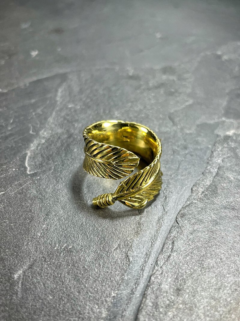 Minimal Feather Ring in Brass. - General Rings - Other Metals 