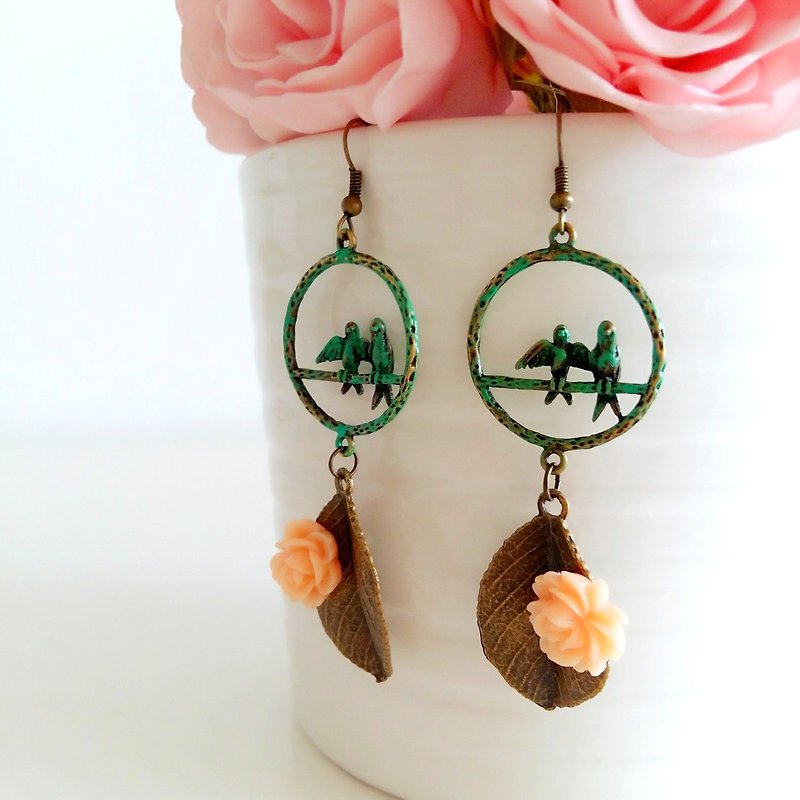 :: Romantic Green Bronze Series :: Romantic Love Birds Imitation Vintage Bronze Earrings / Rustic Love Birds Antique Bronze Handmade Earrings - Earrings & Clip-ons - Other Materials 