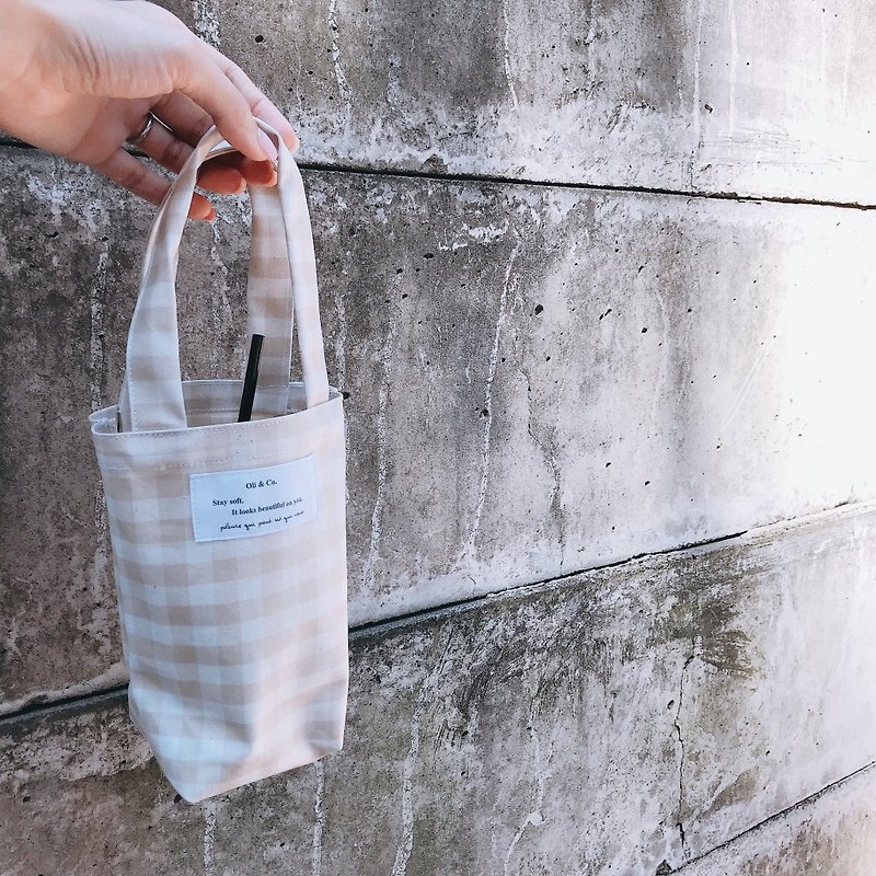 Eco-friendly plastic-reduced beverage bag – cream-colored checkered waterproof eco-friendly thermos mug bag beverage bag - ถุงใส่กระติกนำ้ - วัสดุกันนำ้ ขาว