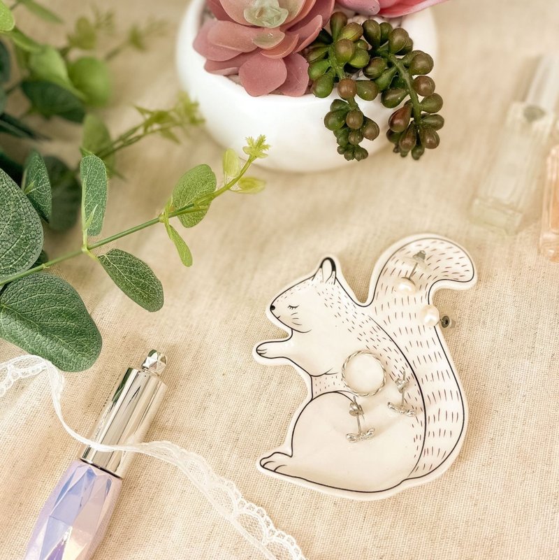 Sleepy Animal lazy animal ornament plate [Squirrel] Home|Decoration|Decoration| - Storage - Pottery White