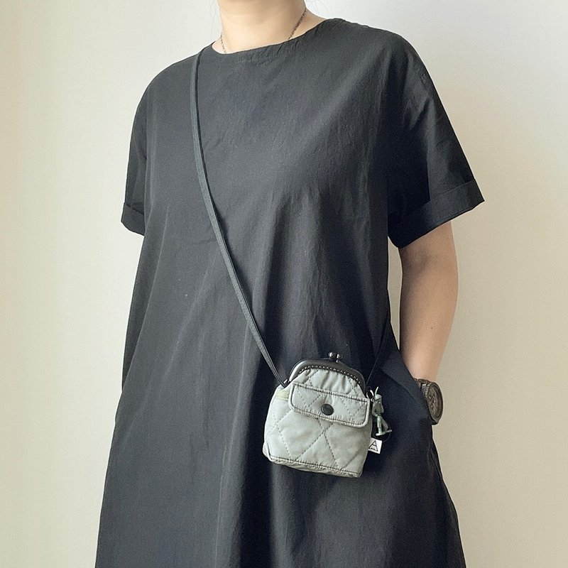 エアリーキルティングがま口ミニショルダーバッグ/小銭入れ/ミリタリーグリーン/オフホワイト - ショルダーバッグ - その他の素材 グリーン