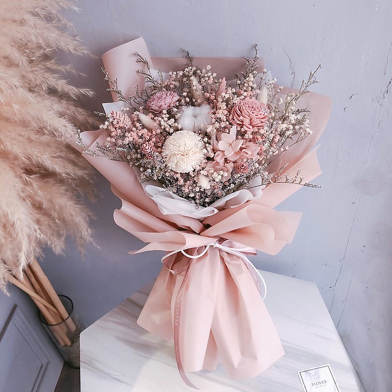 Soft pink dry bouquet