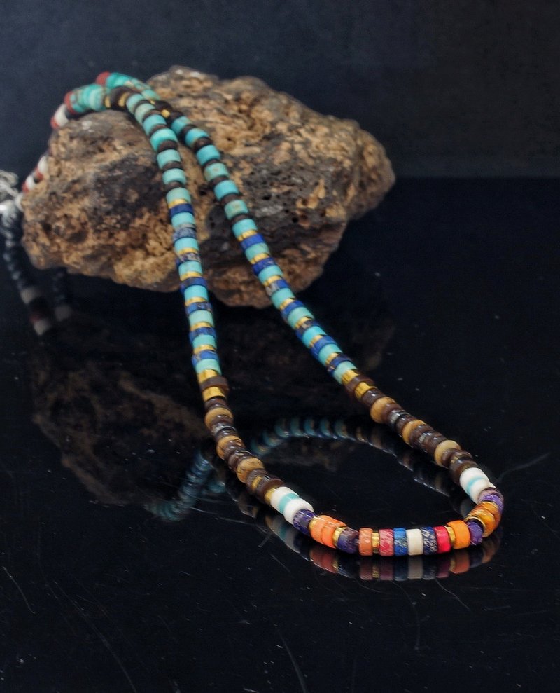 Turquoise Heishi 4mm Choker with Hematite and wood beads - สร้อยคอ - เครื่องเพชรพลอย 