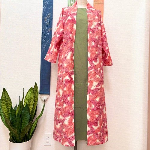 ろ〜たすむさし Pinkoi 代購 - 穿上就時尚！和服製成的長袍 秋蝴蝶
