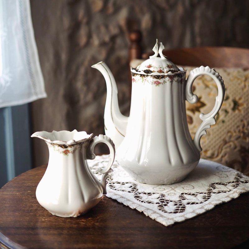 19 世紀法國古董 LIMOGES 茶壺和奶壺套裝 - 茶壺/茶杯/茶具 - 陶 白色