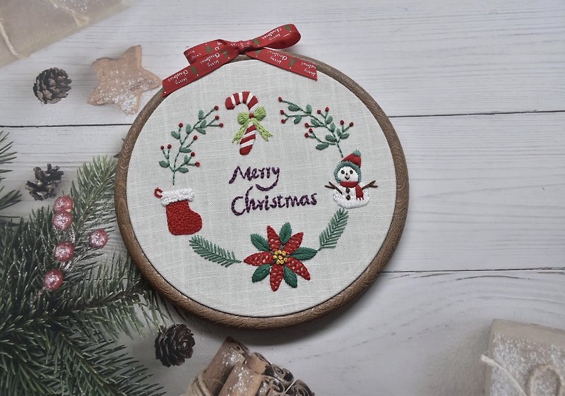 French Embroidery-Merry Christmas-Imitation Wood Grain Round Frame Painting - Items for Display - Thread 