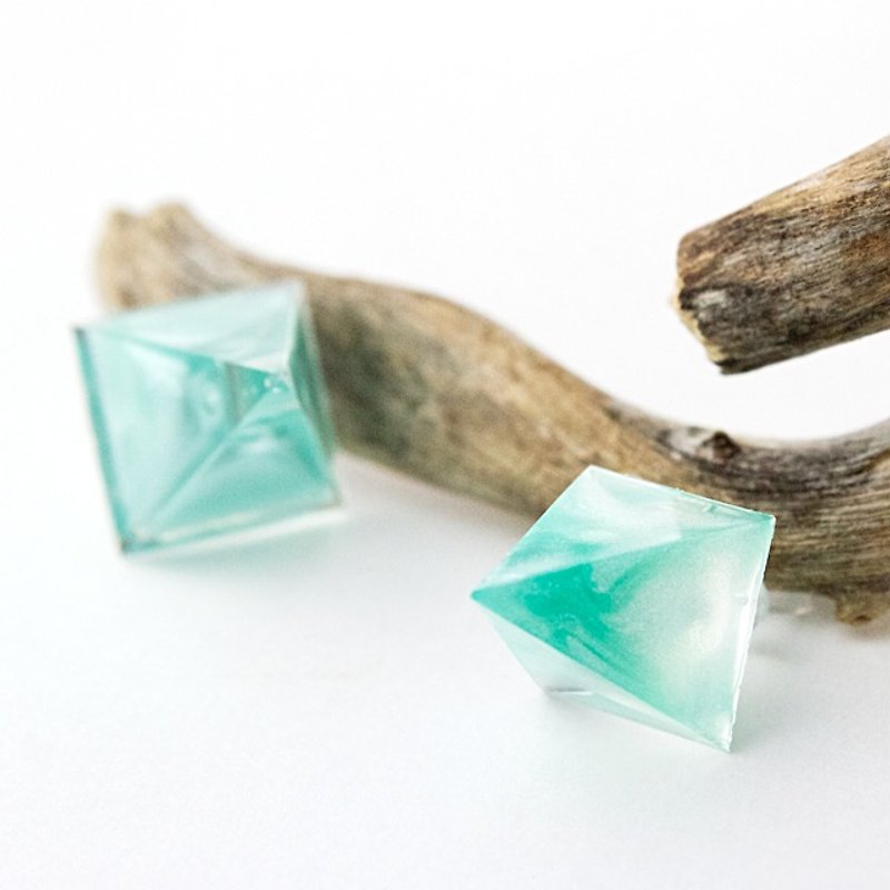 鋭角ピラミッドピアス(オージラ バイカール) - 耳環/耳夾 - 其他材質 綠色