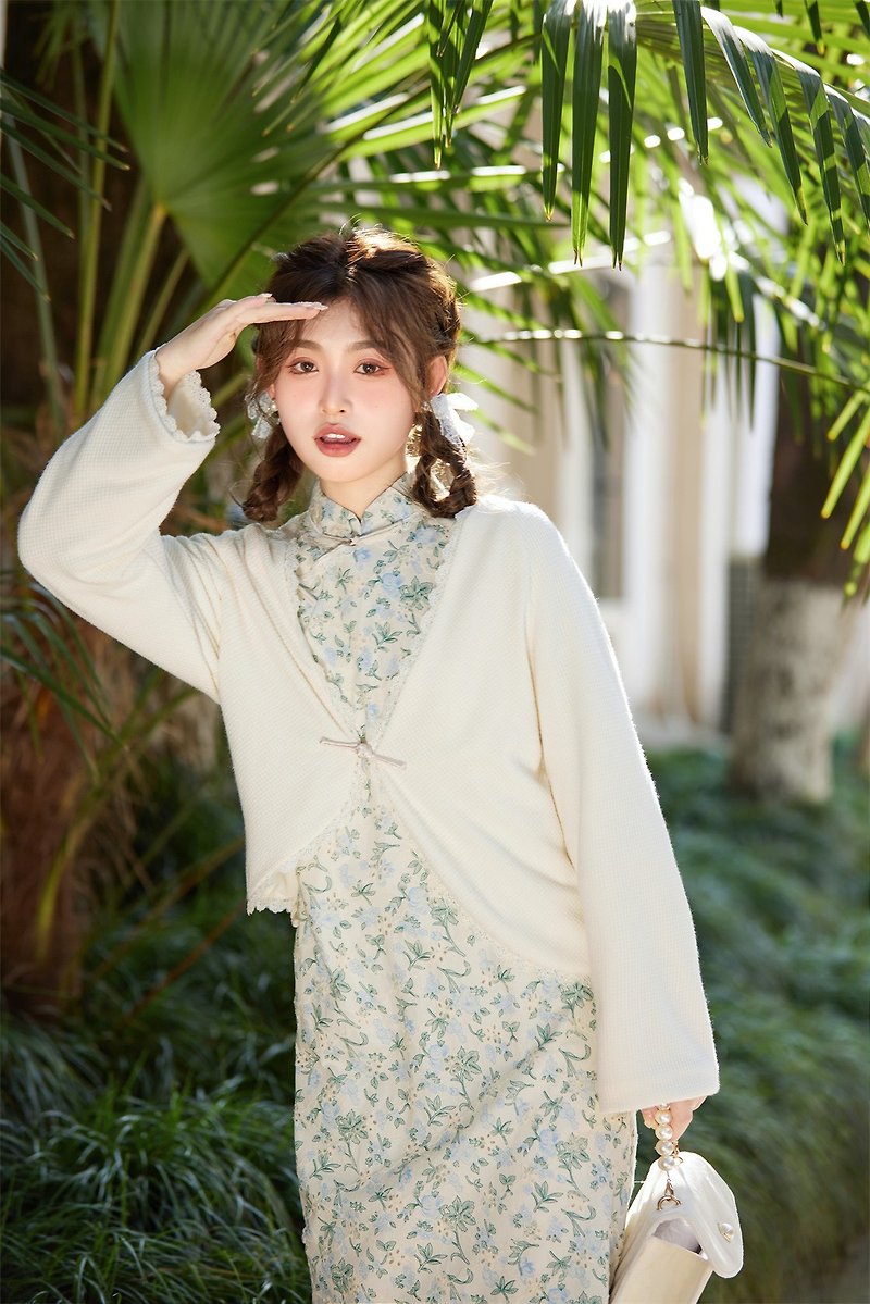 White 2-color autumn and winter all-match soft loose knitted shawl jacket with cheongsam New Chinese Spring Festival - เสื้อแจ็คเก็ต - เส้นใยสังเคราะห์ ขาว