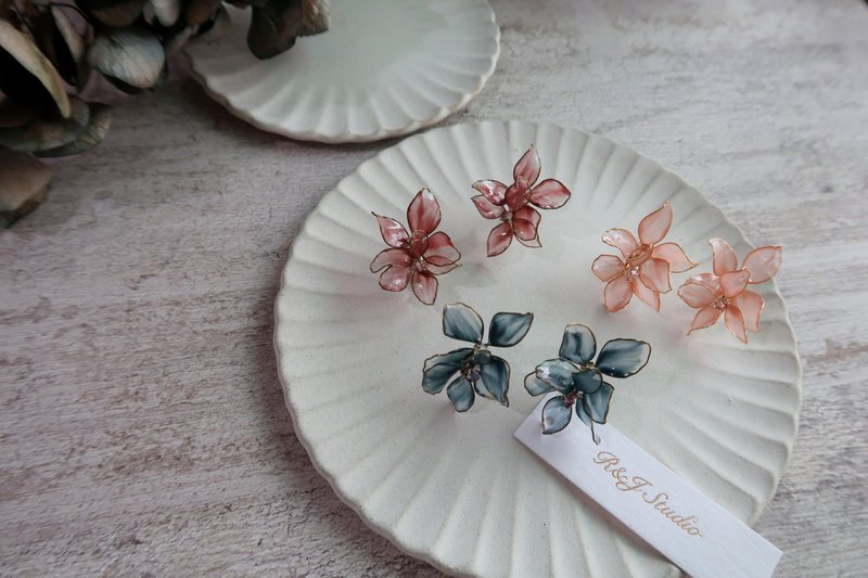 澄花耳環 -手作耳環 水晶花飾品 新娘飾品/婚禮禮物 - 耳環/耳夾/耳骨夾 - 樹脂 多色