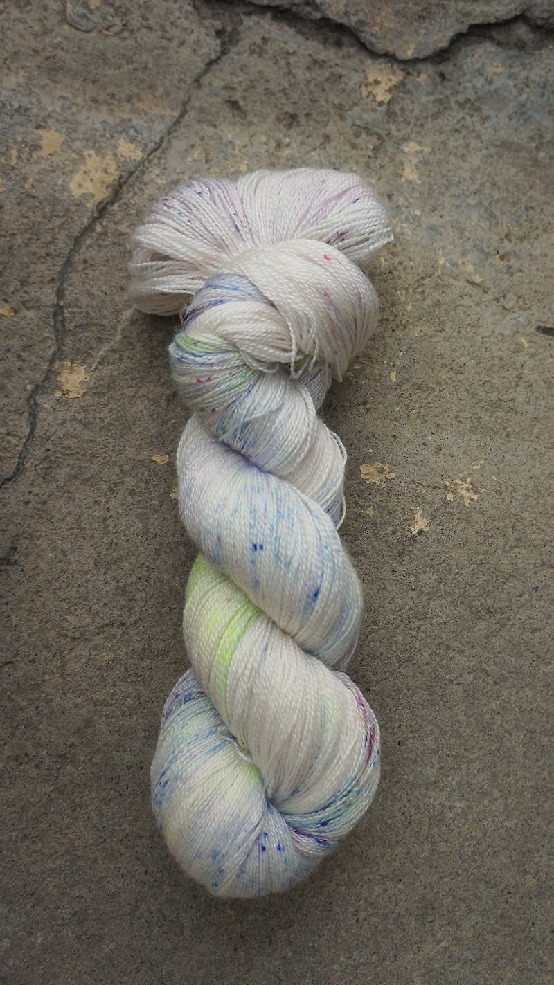Hand dyed lace thread. Broken Ice (55 BFL/45 Silk) - เย็บปัก/ถักทอ/ใยขนแกะ - ผ้าไหม 