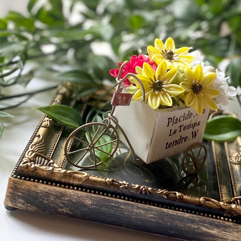 つまみ細工　自転車と向日葵のインテリア　プレゼント　贈り物 - 裝飾/擺設  - 絲．絹 黃色