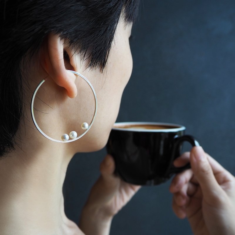 母親節禮物_pearl round earring_珍珠圓框耳骨環 沒耳洞 耳環 - 耳環/耳夾/耳骨夾 - 銀 銀色