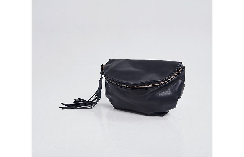 shoulder bag-black - กระเป๋าคลัทช์ - หนังแท้ สีดำ