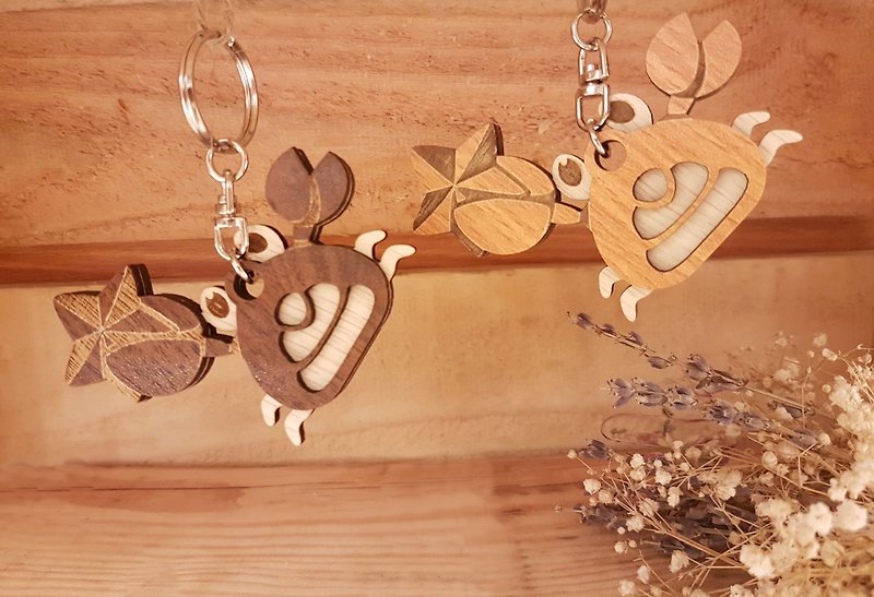 [Teacher’s Day Gift] Wood Carved Constellation Pendant─Cancer Keychain Gift with Free Engraving - Keychains - Wood Brown