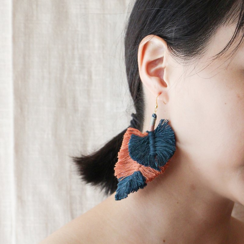 Contrast color leaf tassel earrings-pottery red and green - Earrings & Clip-ons - Cotton & Hemp 