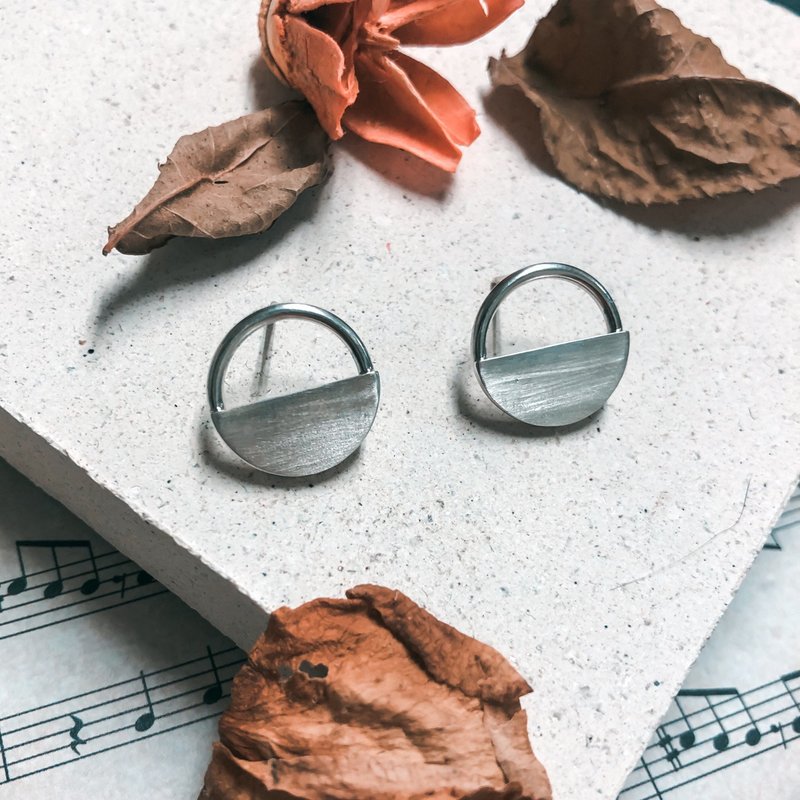 999 Sterling Silver Midnight Scene Minimalist Textured Earrings (Clip-on Option Available) - ต่างหู - เงินแท้ สีเงิน