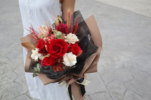 Velvet Baby Pink Immortal Rose Lover Bouquet with Card Bag - Shop esflower  Dried Flowers & Bouquets - Pinkoi