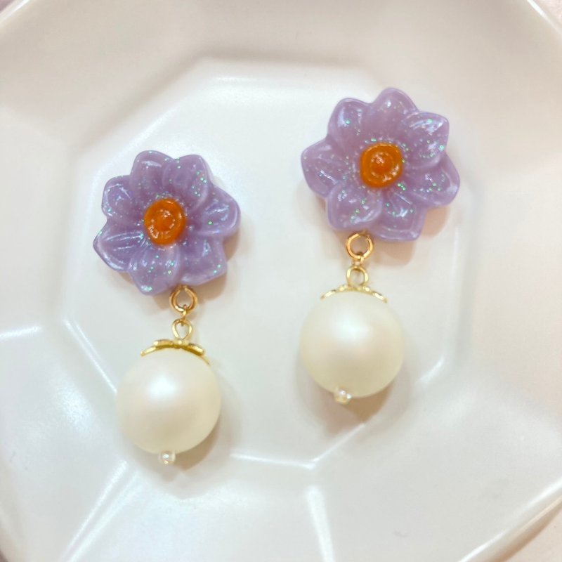 パープル フラワー ピアス イヤリング パール ニュアンスカラー くすみ くすみカラー - 耳環/耳夾/耳骨夾 - 樹脂 紫色