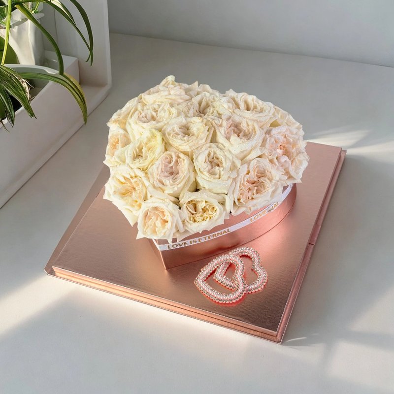 Heart-shaped Flower Box (20 Lychee Roses) - ตกแต่งต้นไม้ - พืช/ดอกไม้ 