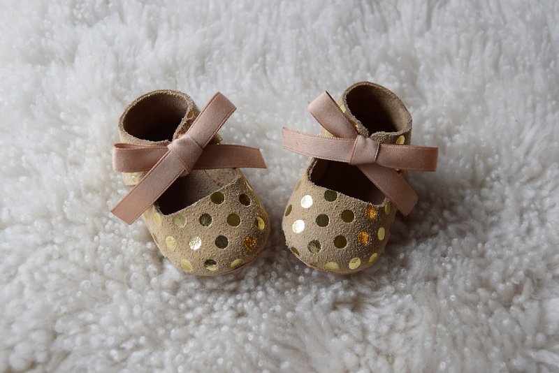 Gold Baby Girl Shoes, Polka Dot Baby Moccasins, Leather Mary Jane, Sparkle Infant Booties, Baby Shower Gift, Infant Crib Shoes with Bow - รองเท้าเด็ก - หนังแท้ สีทอง