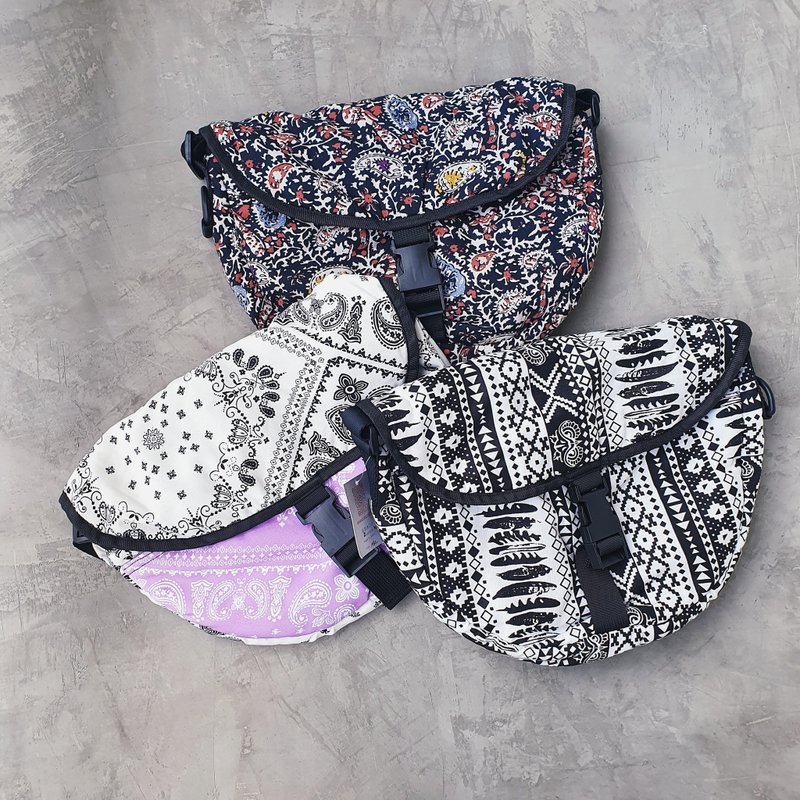 Soft cotton paved cotton small floral/Indian totem/amoeba pattern light messenger bag crossbody bag - กระเป๋าแมสเซนเจอร์ - ผ้าฝ้าย/ผ้าลินิน 