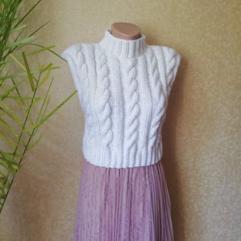 ผ้าขนสัตว์สีขาว Aran เสื้อกั๊กครอปมือด้านบนถักเสื้อยกทรงถักเปียแขนกุด - เสื้อกั๊กผู้หญิง - ขนแกะ ขาว