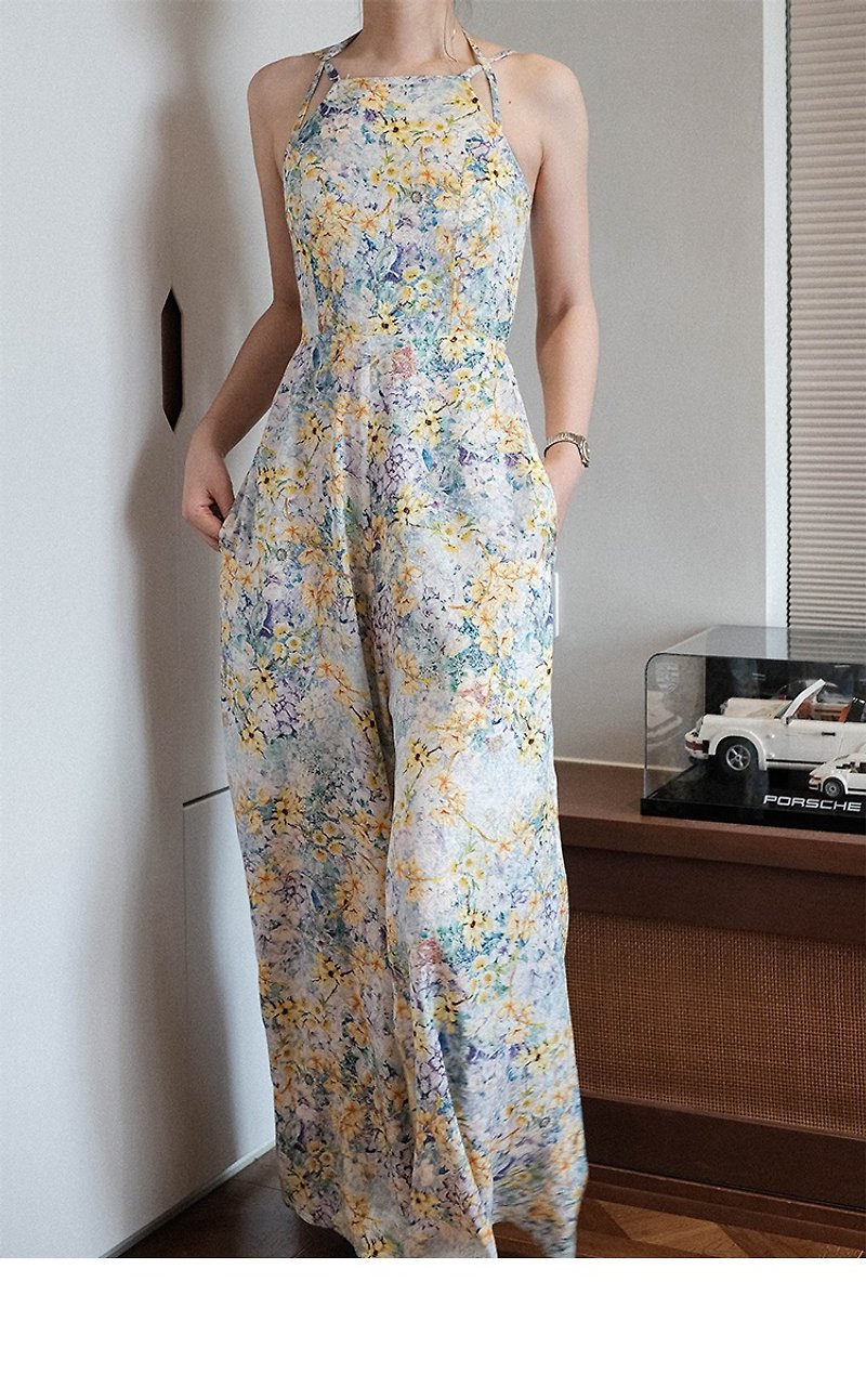 Floral print halter back holiday jumpsuit - จัมพ์สูท - วัสดุอื่นๆ 